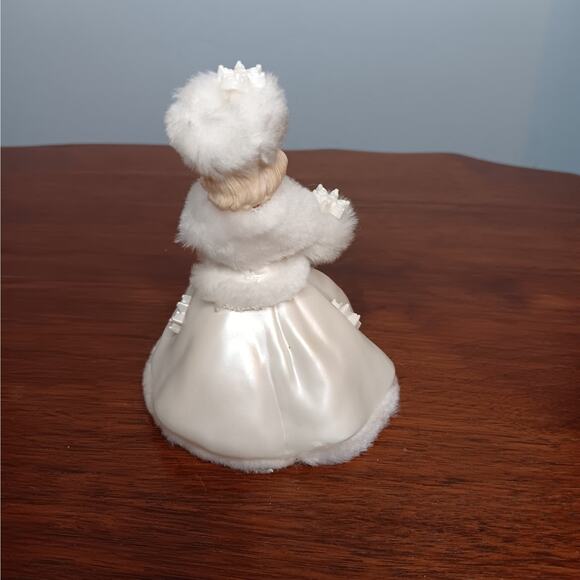 🎄2 for $12 Hallmark Winter Wonderland Collector's Series Madame Alexander 2002 - Picture 3 of 5